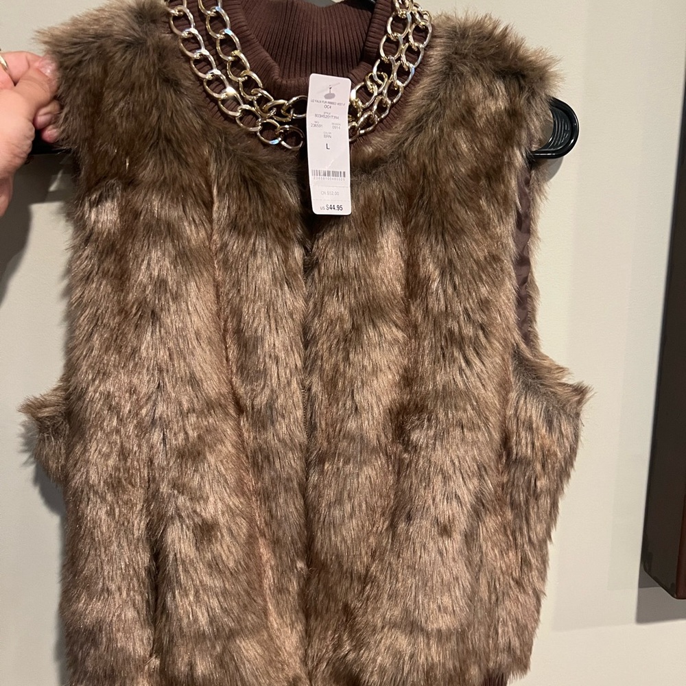 Faux fur vest. Size L